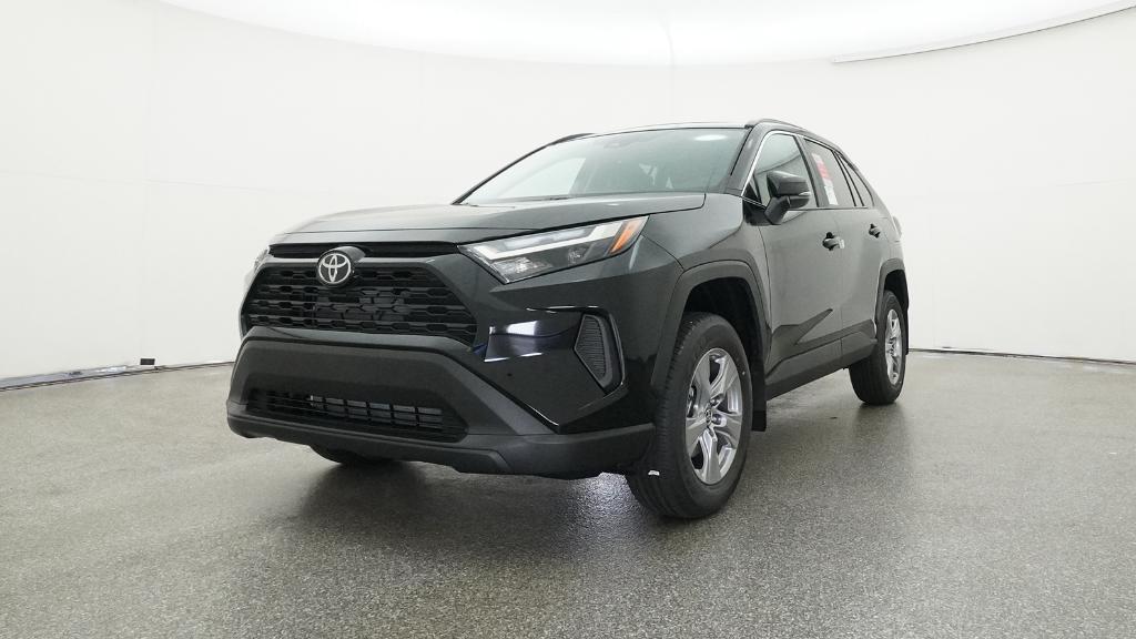 2025 Toyota RAV4 XLE photo 4