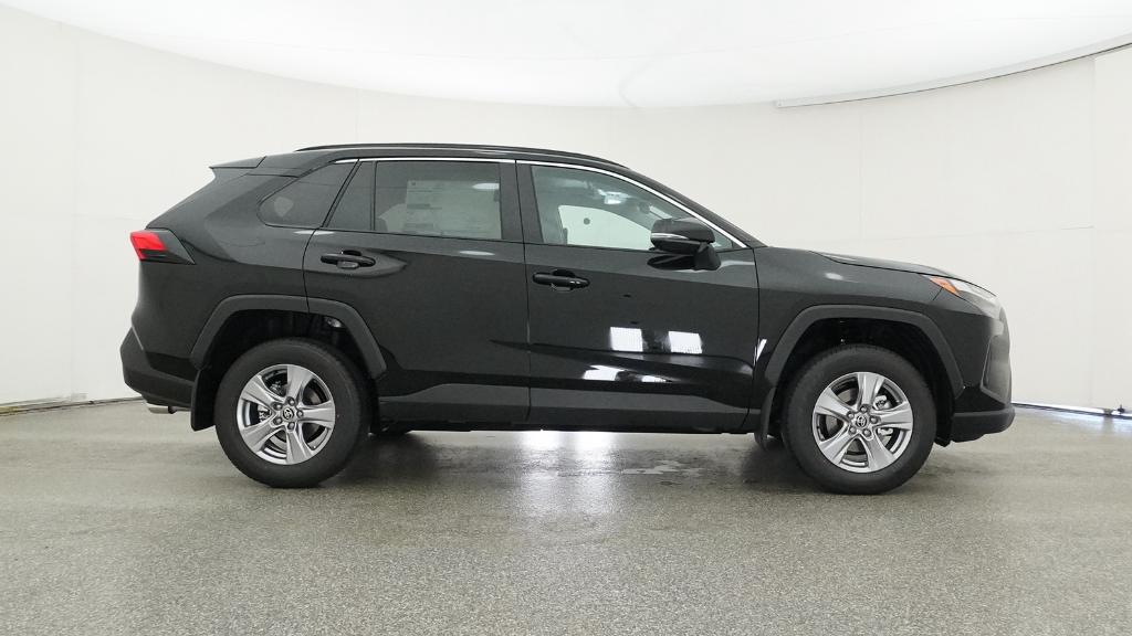2025 Toyota RAV4 XLE photo 26