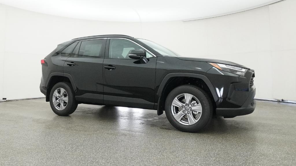 2025 Toyota RAV4 XLE photo 28