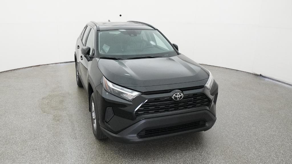 2025 Toyota RAV4 XLE photo 32