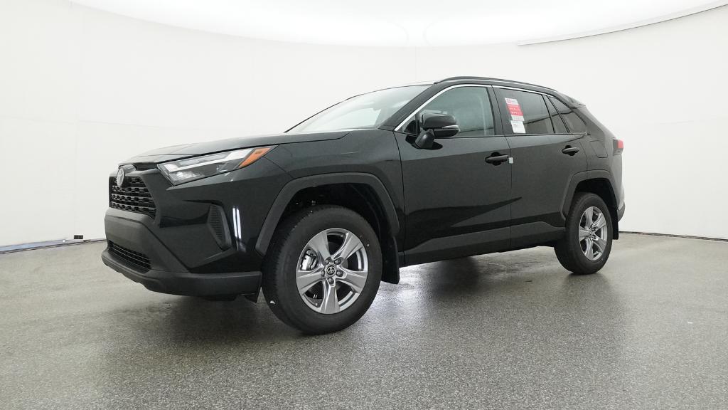 2025 Toyota RAV4 XLE photo 6