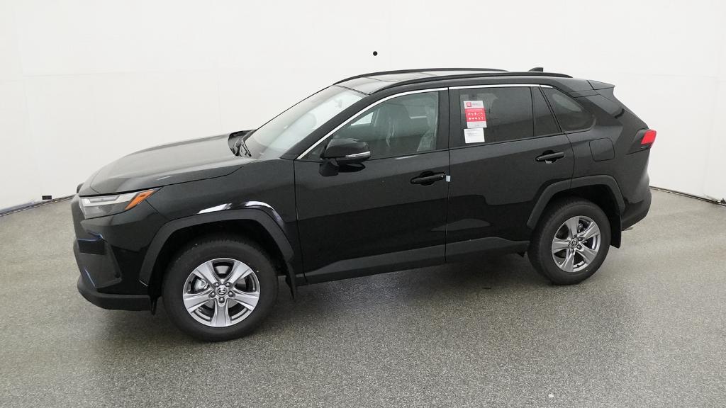 2025 Toyota RAV4 XLE photo 7