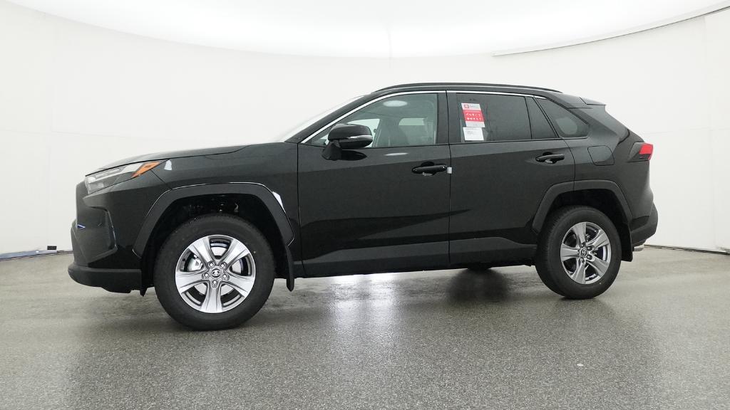 2025 Toyota RAV4 XLE photo 8