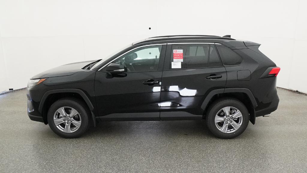 2025 Toyota RAV4 XLE photo 9