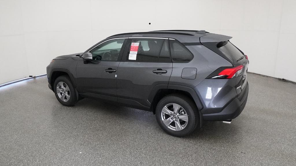 2025 Toyota RAV4 XLE photo 7