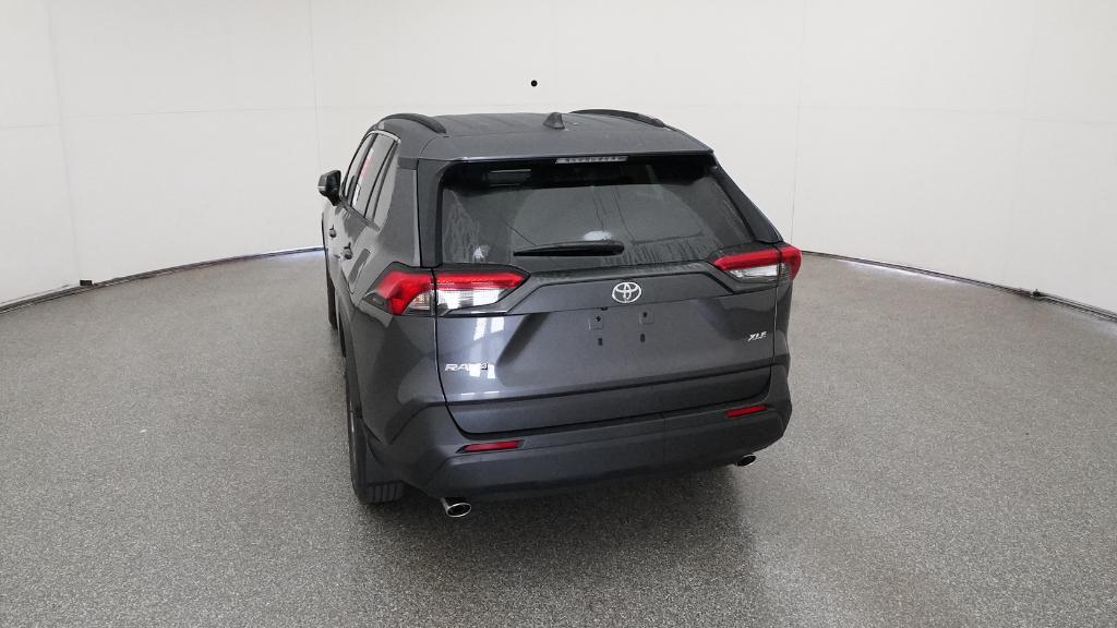 2025 Toyota RAV4 XLE photo 12