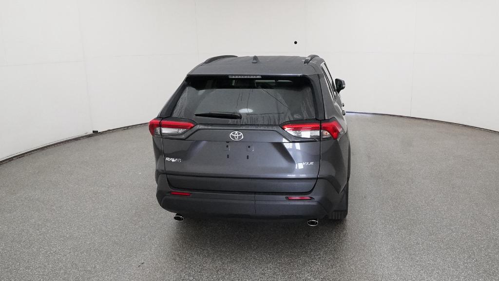 2025 Toyota RAV4 XLE photo 14