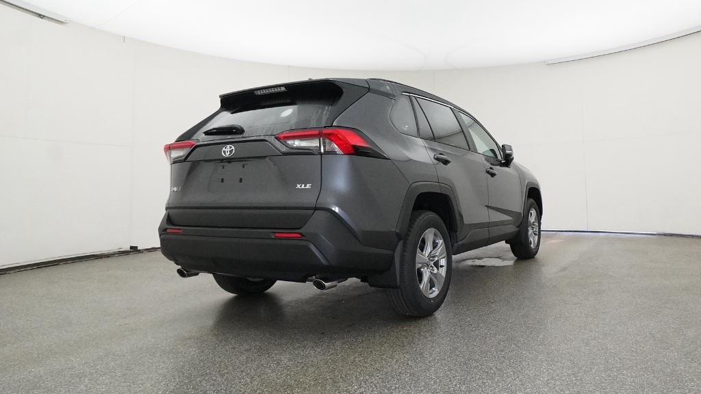 2025 Toyota RAV4 XLE photo 16