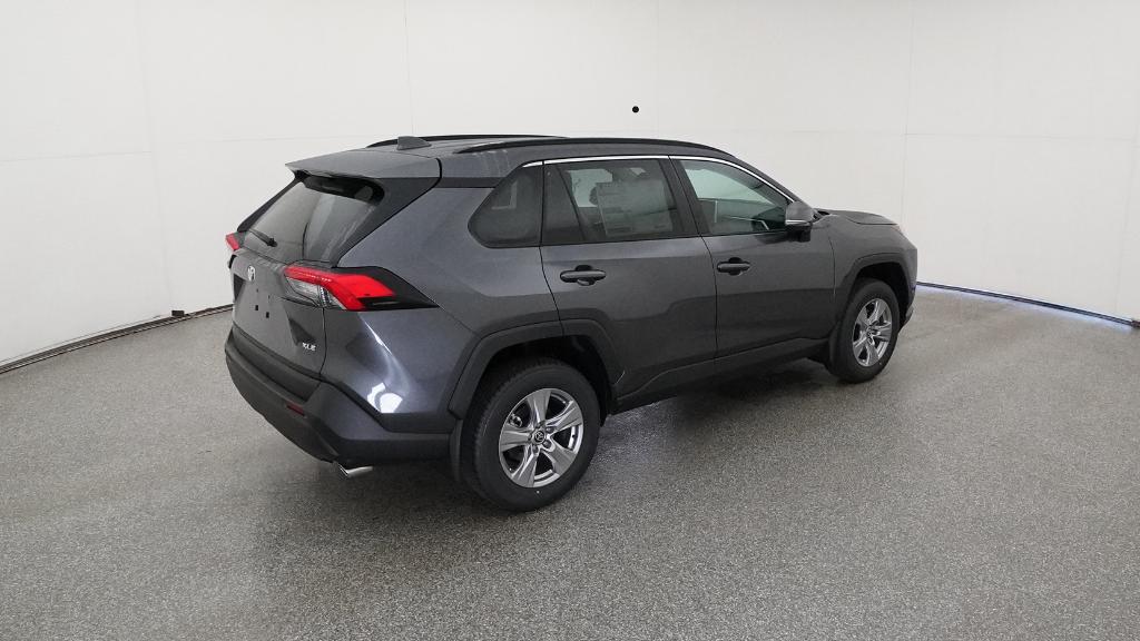 2025 Toyota RAV4 XLE photo 18