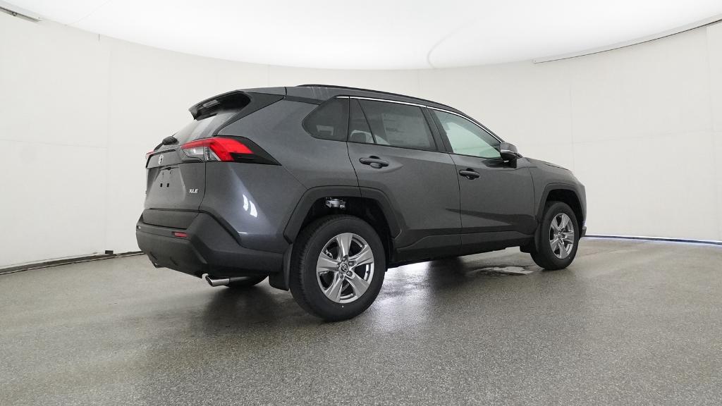 2025 Toyota RAV4 XLE photo 17