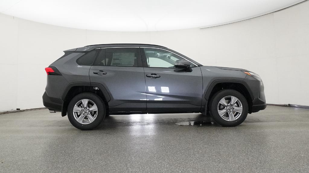 2025 Toyota RAV4 XLE photo 22