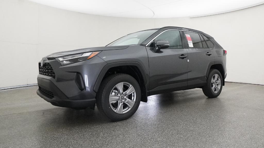 2025 Toyota RAV4 XLE photo 2