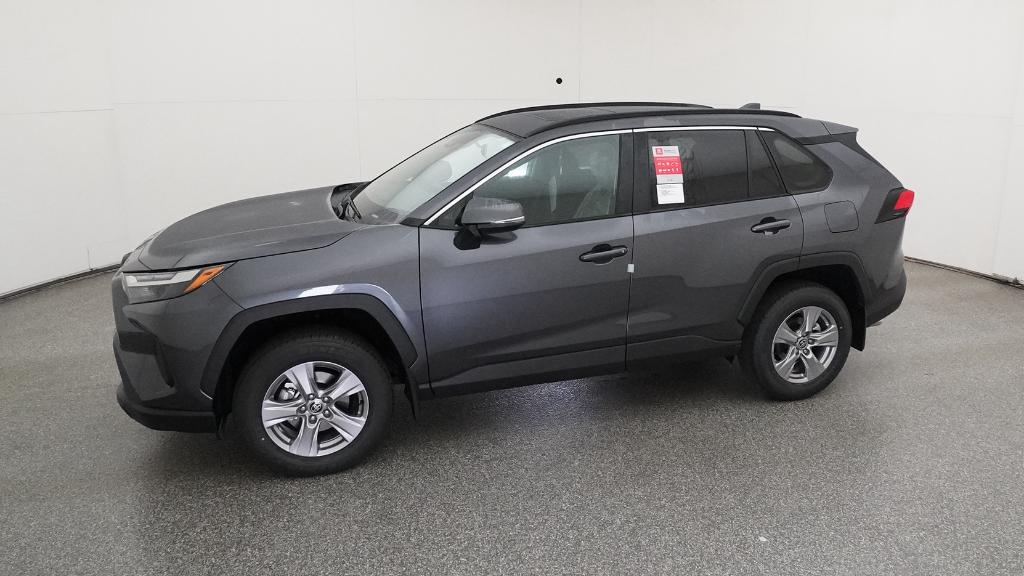 2025 Toyota RAV4 XLE photo 3