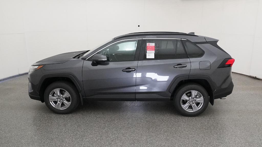 2025 Toyota RAV4 XLE photo 5