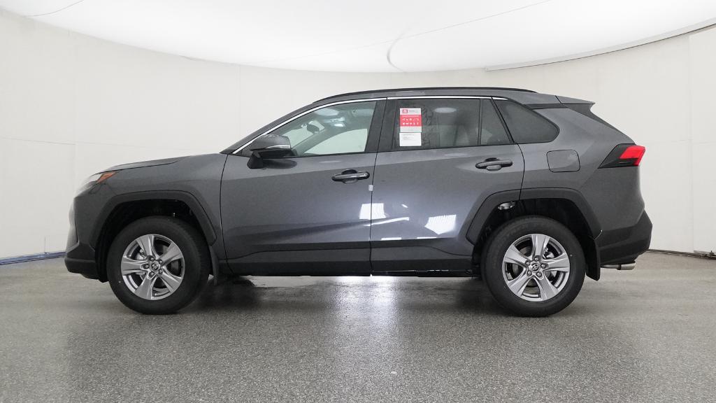 2025 Toyota RAV4 XLE photo 6