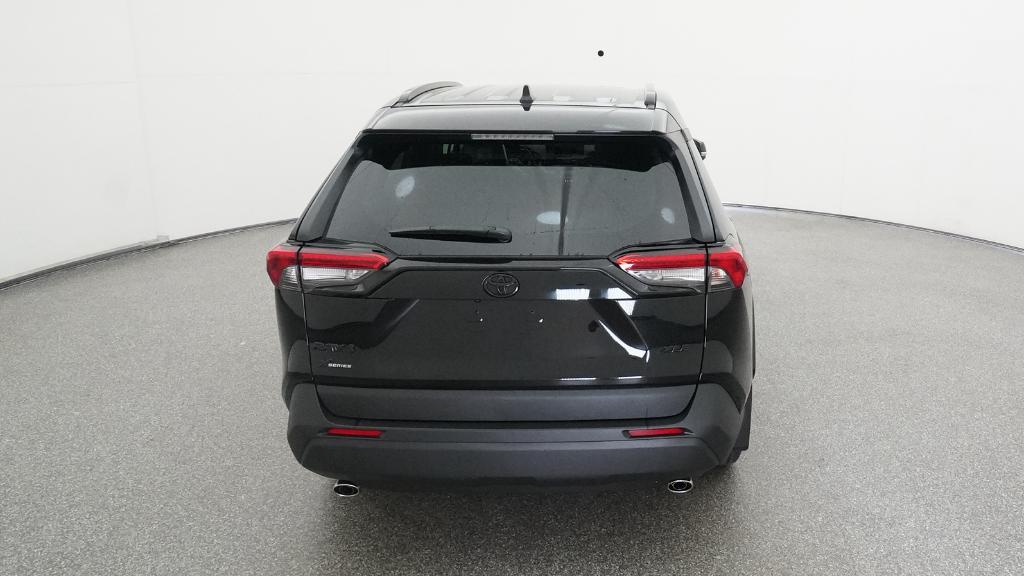 2025 Toyota RAV4 XLE photo 14