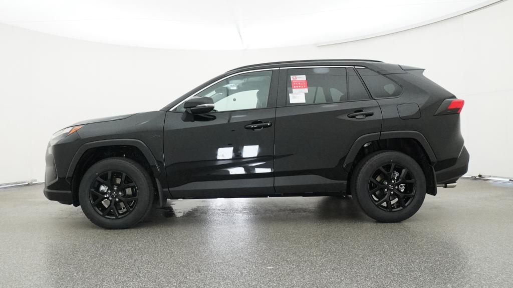 2025 Toyota RAV4 XLE photo 6