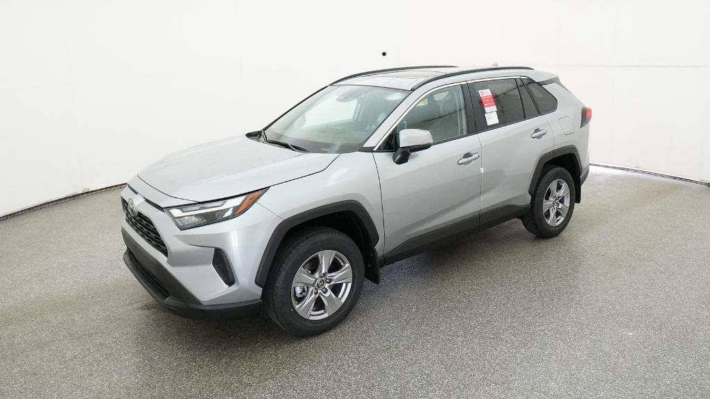 2025 Toyota RAV4 XLE's photo