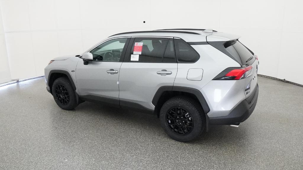2025 Toyota RAV4 XLE photo 5