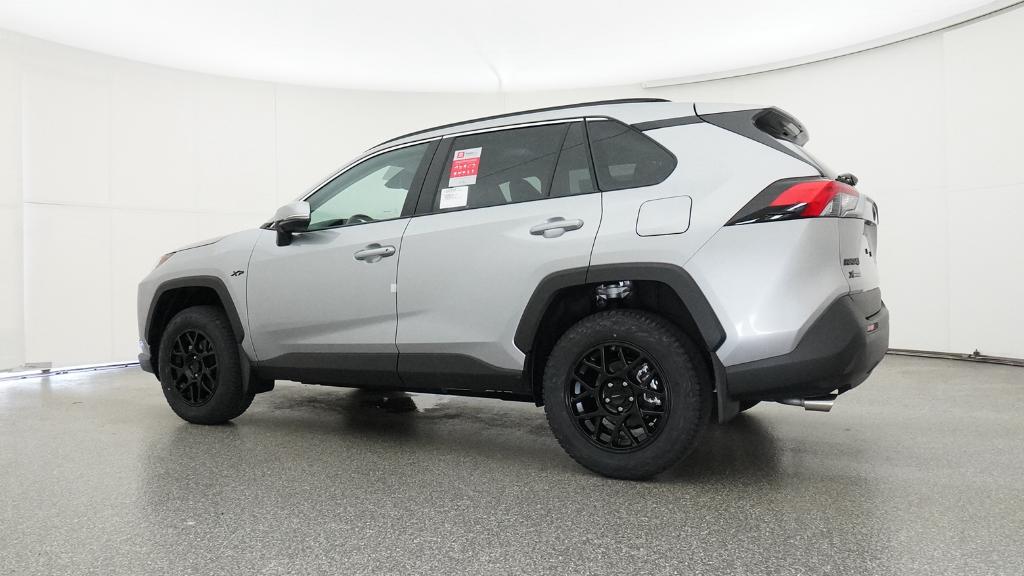2025 Toyota RAV4 XLE photo 6