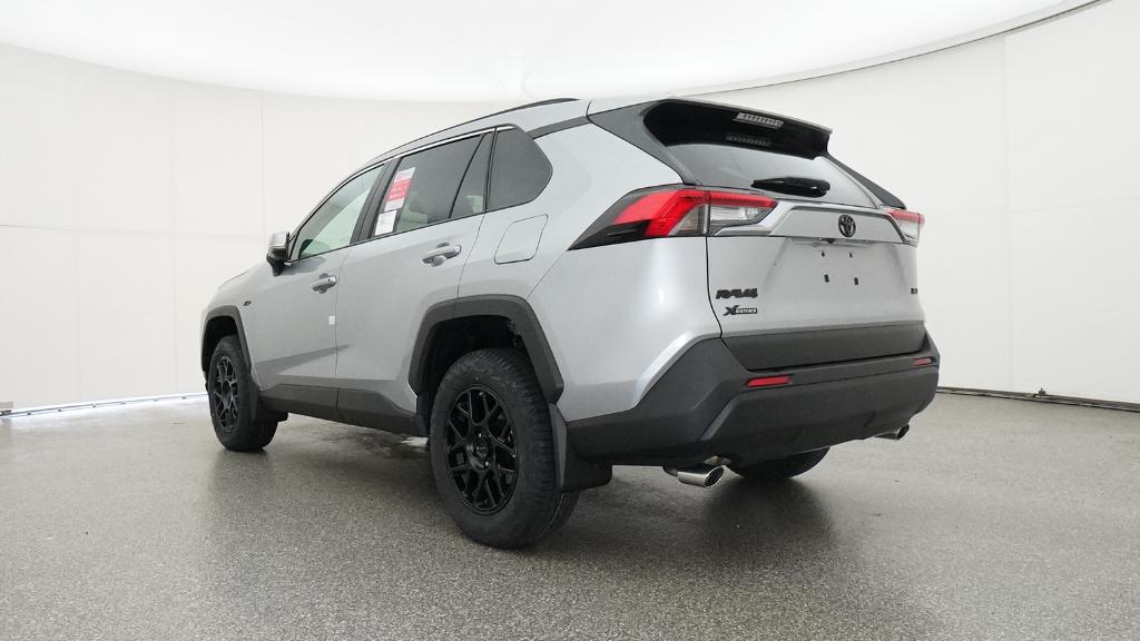 2025 Toyota RAV4 XLE photo 8