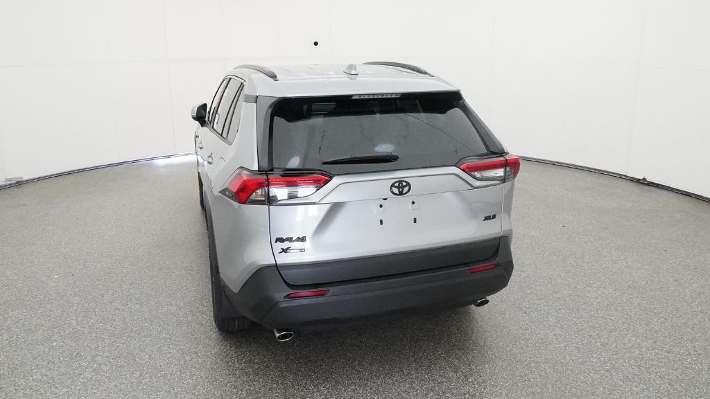 2025 Toyota RAV4 XLE photo 10