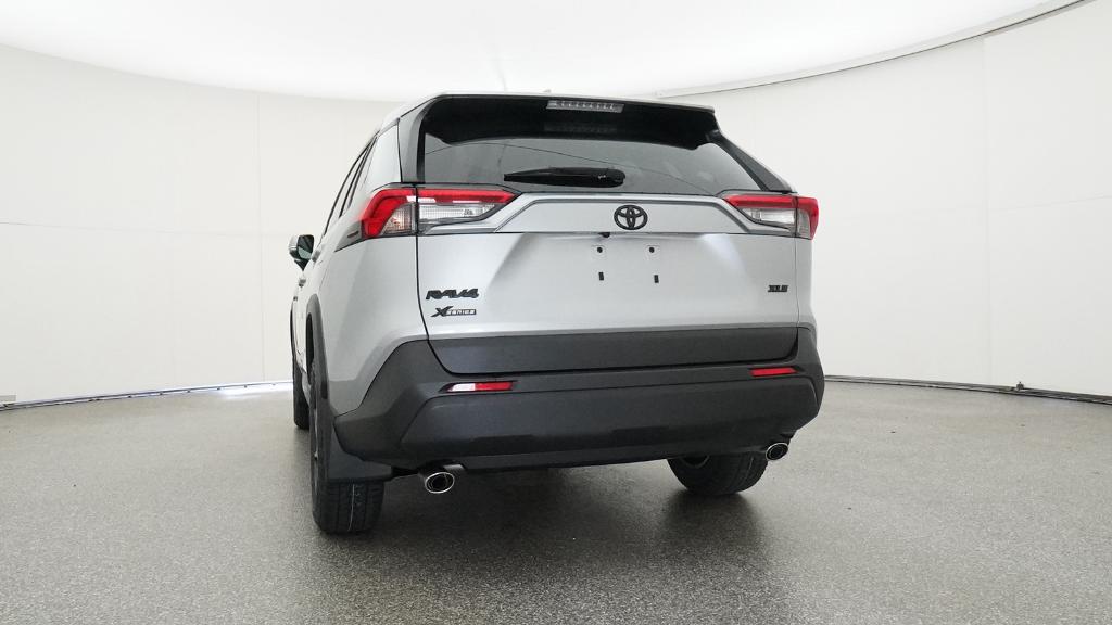 2025 Toyota RAV4 XLE photo 9