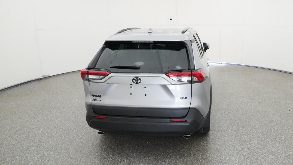 2025 Toyota RAV4 XLE photo 12