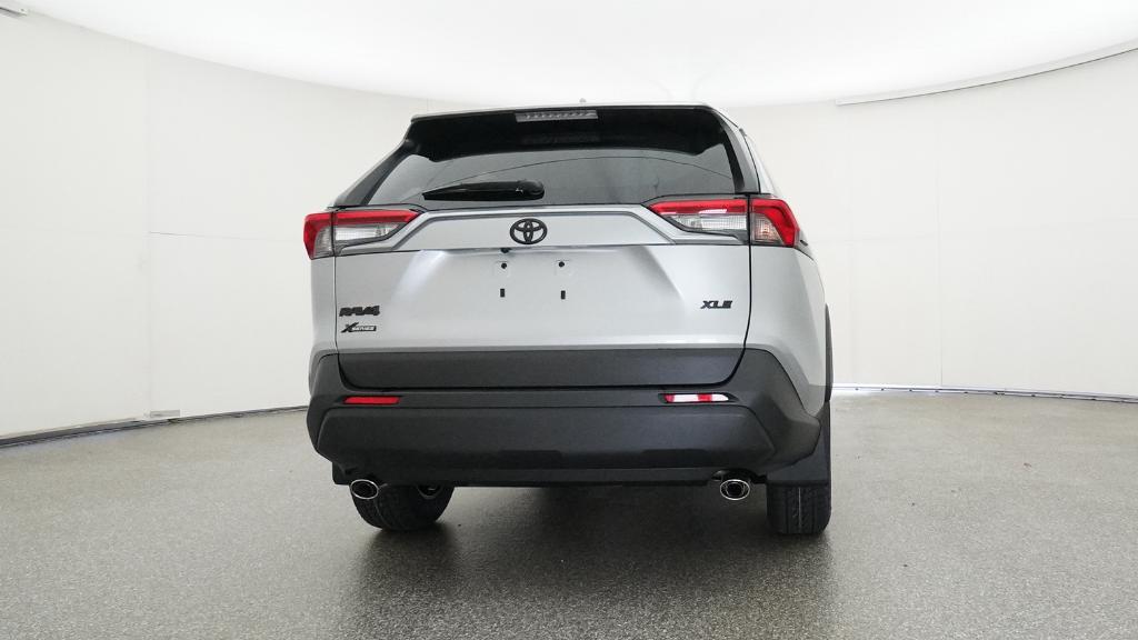 2025 Toyota RAV4 XLE photo 11