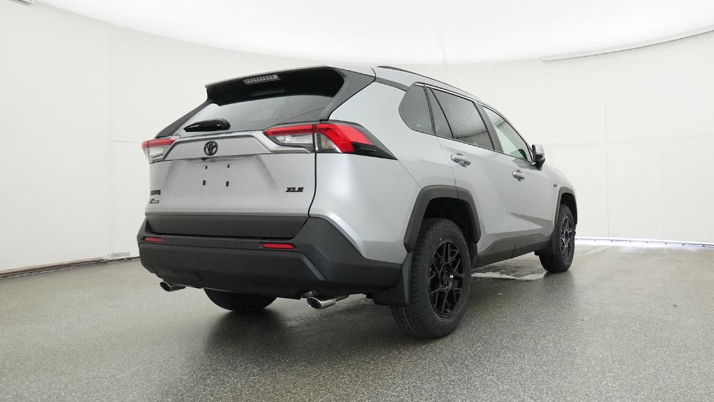 2025 Toyota RAV4 XLE photo 14