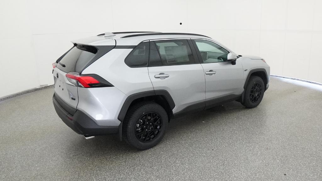 2025 Toyota RAV4 XLE photo 16