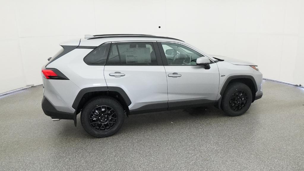 2025 Toyota RAV4 XLE photo 18