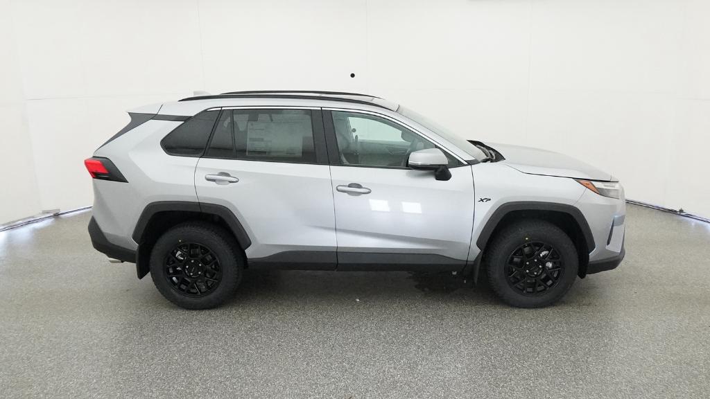 2025 Toyota RAV4 XLE photo 19