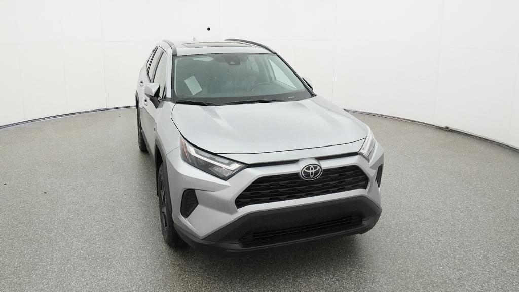 2025 Toyota RAV4 XLE photo 26