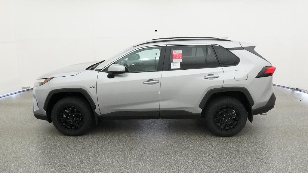 2025 Toyota RAV4 XLE photo 3