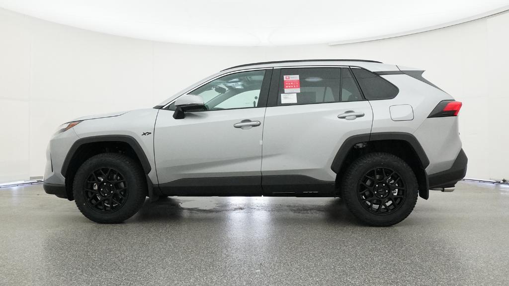 2025 Toyota RAV4 XLE photo 4