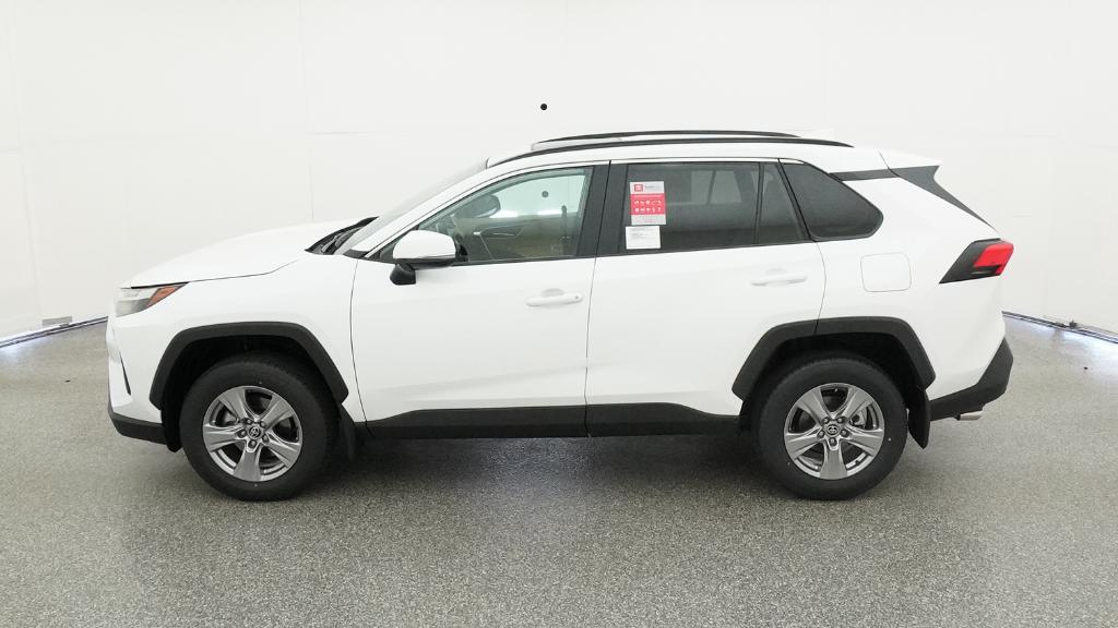 2025 Toyota RAV4 XLE photo 3