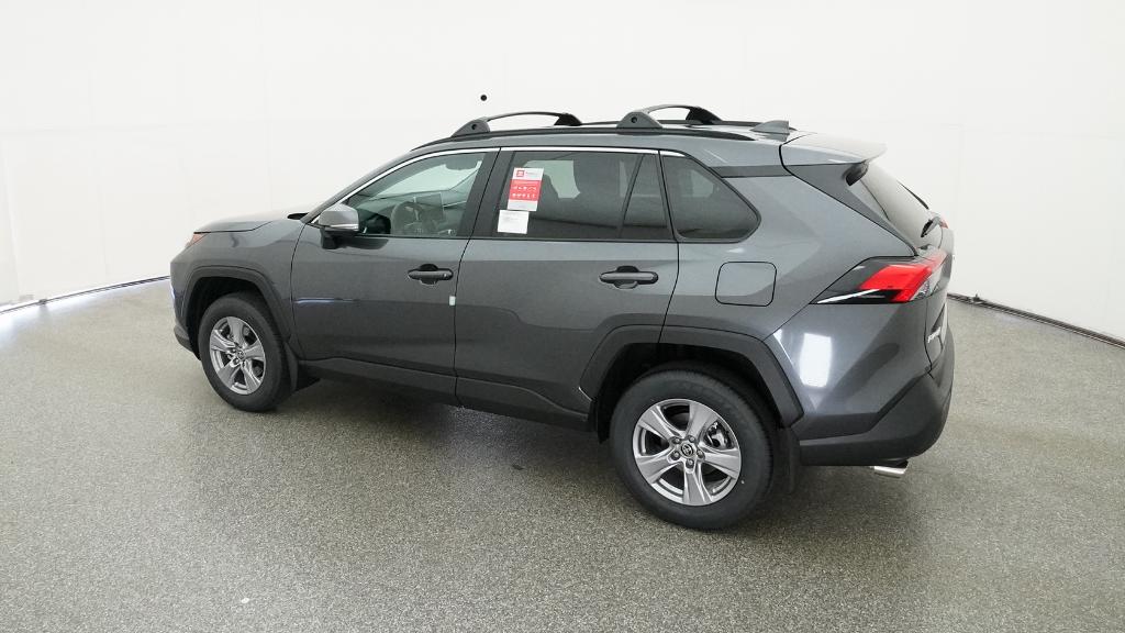 2025 Toyota RAV4 XLE photo 4