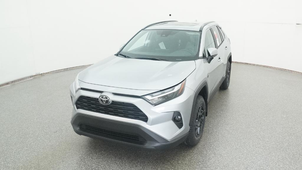 2025 Toyota RAV4 XLE photo 4