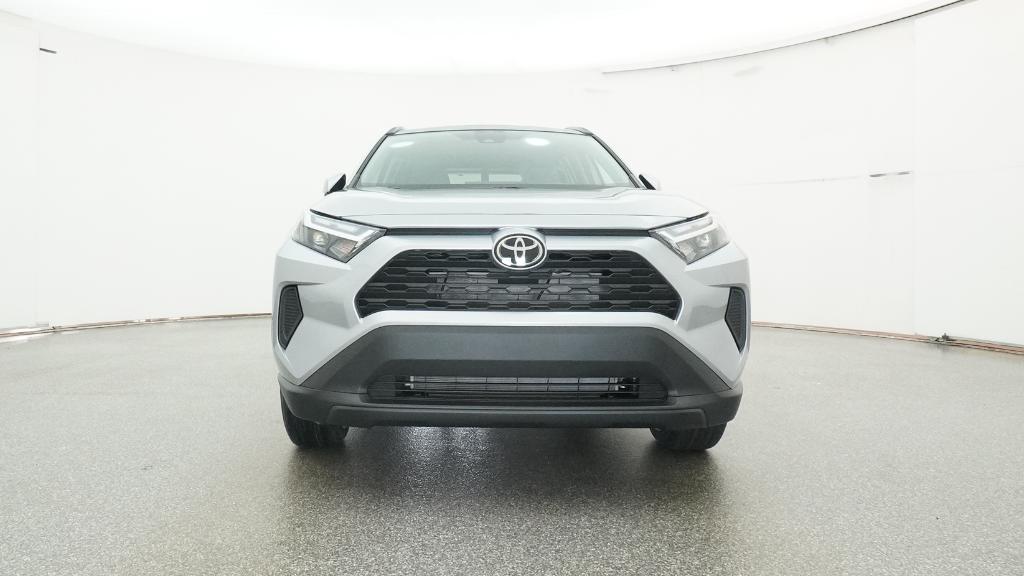 2025 Toyota RAV4 XLE photo 3