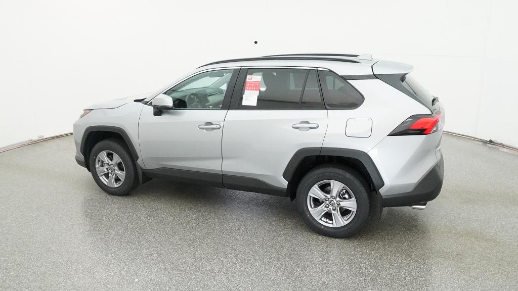 2025 Toyota RAV4 XLE photo 4