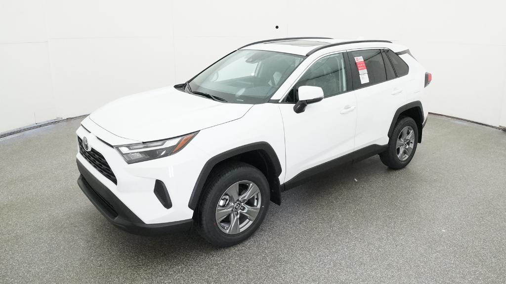 2025 Toyota RAV4 XLE's photo