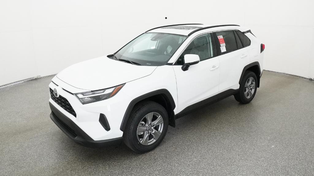 2025 Toyota RAV4 XLE's photo