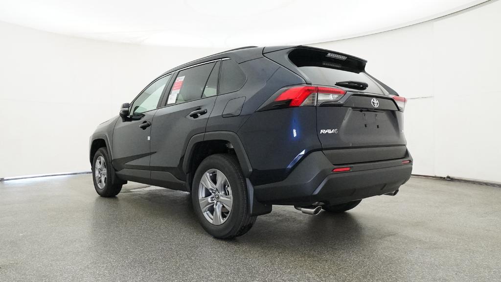 2025 Toyota RAV4 XLE photo 13