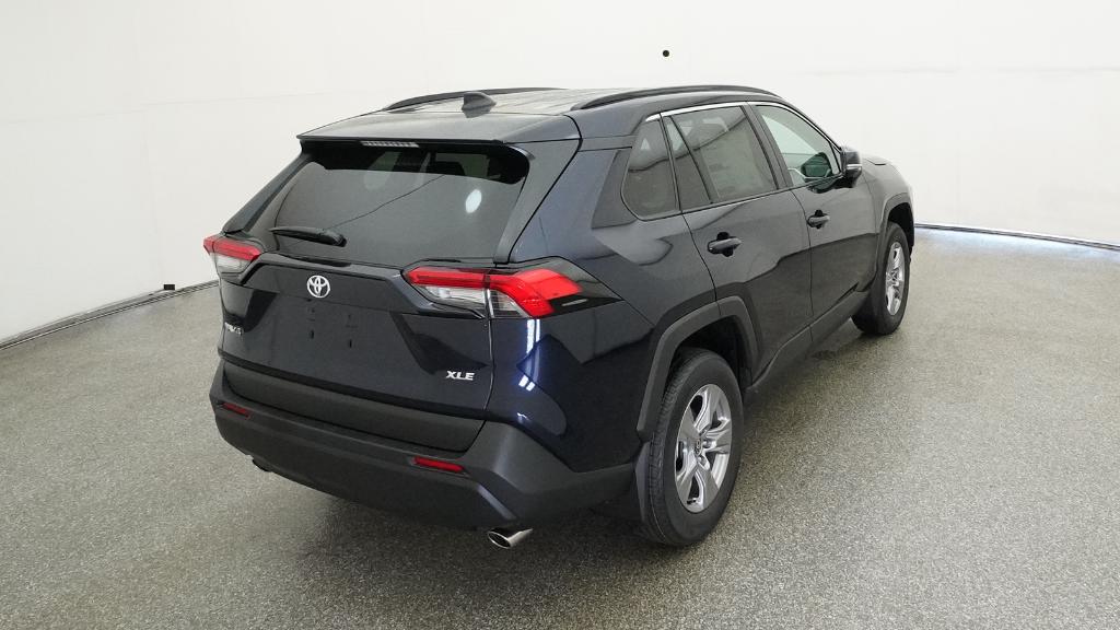 2025 Toyota RAV4 XLE photo 18
