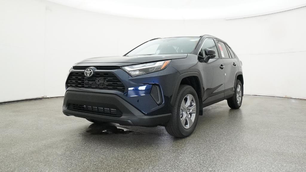 2025 Toyota RAV4 XLE photo 3