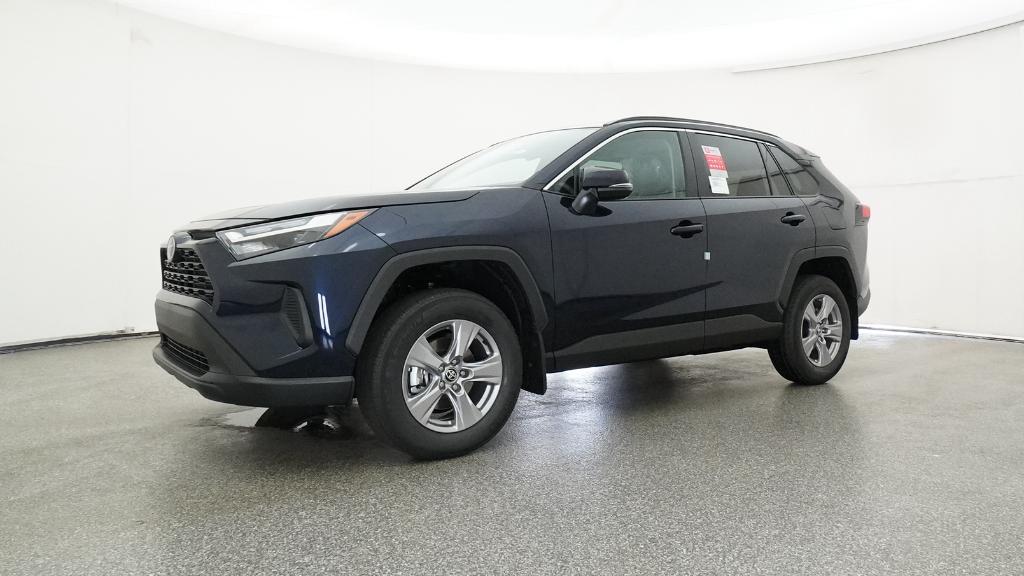 2025 Toyota RAV4 XLE photo 5