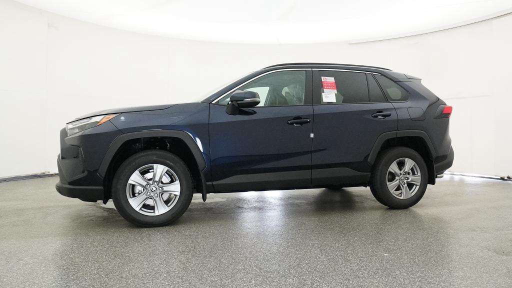 2025 Toyota RAV4 XLE photo 7
