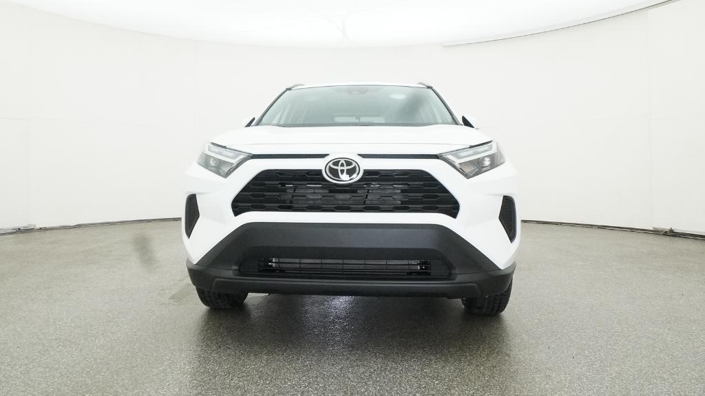 2025 Toyota RAV4 XLE photo 3