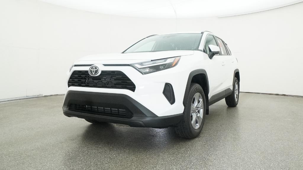 2025 Toyota RAV4 XLE photo 4